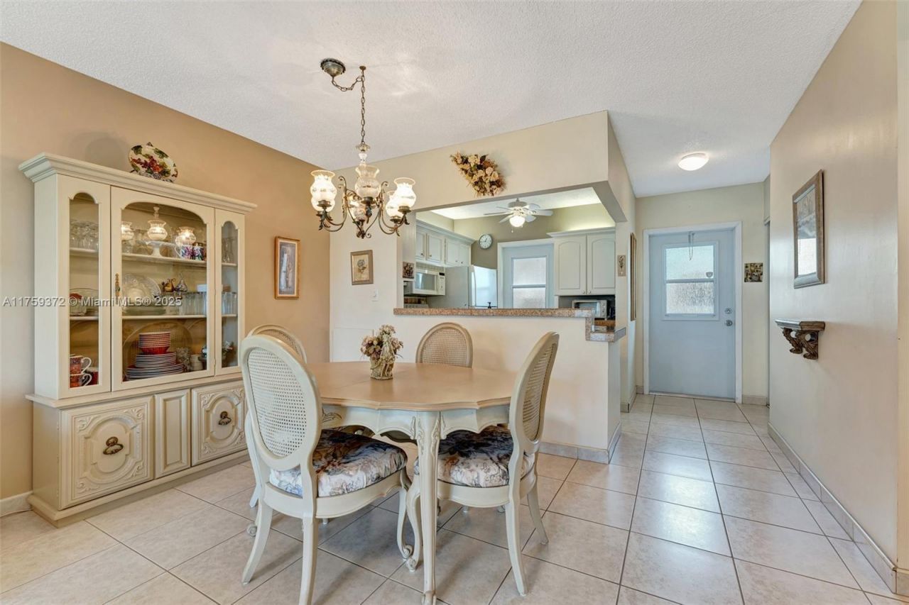 3500 NW 48th Ave, Unit 415, Lauderdale Lakes, FL 33319 Photo