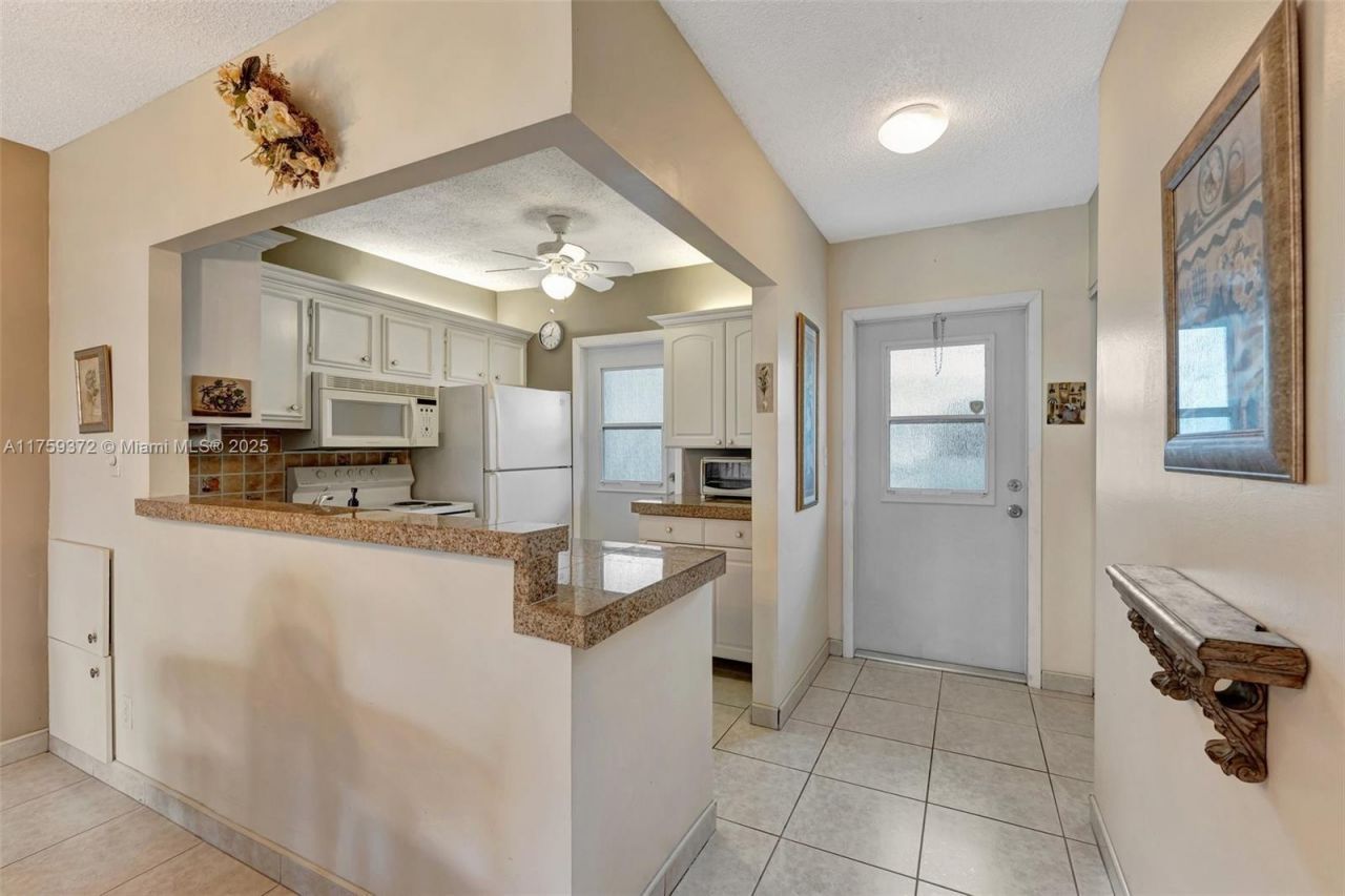 3500 NW 48th Ave, Unit 415, Lauderdale Lakes, FL 33319 Photo