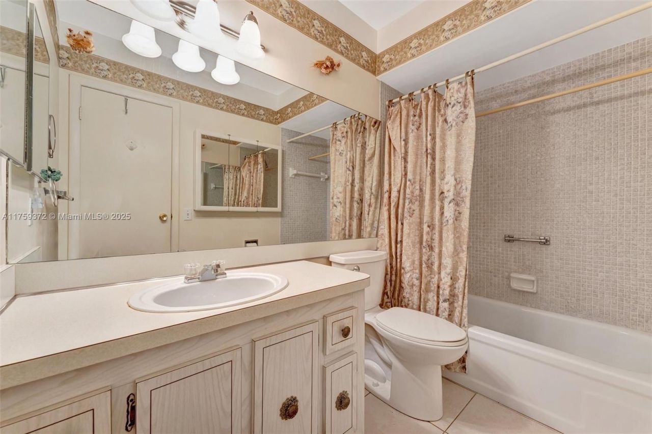 3500 NW 48th Ave, Unit 415, Lauderdale Lakes, FL 33319 Photo