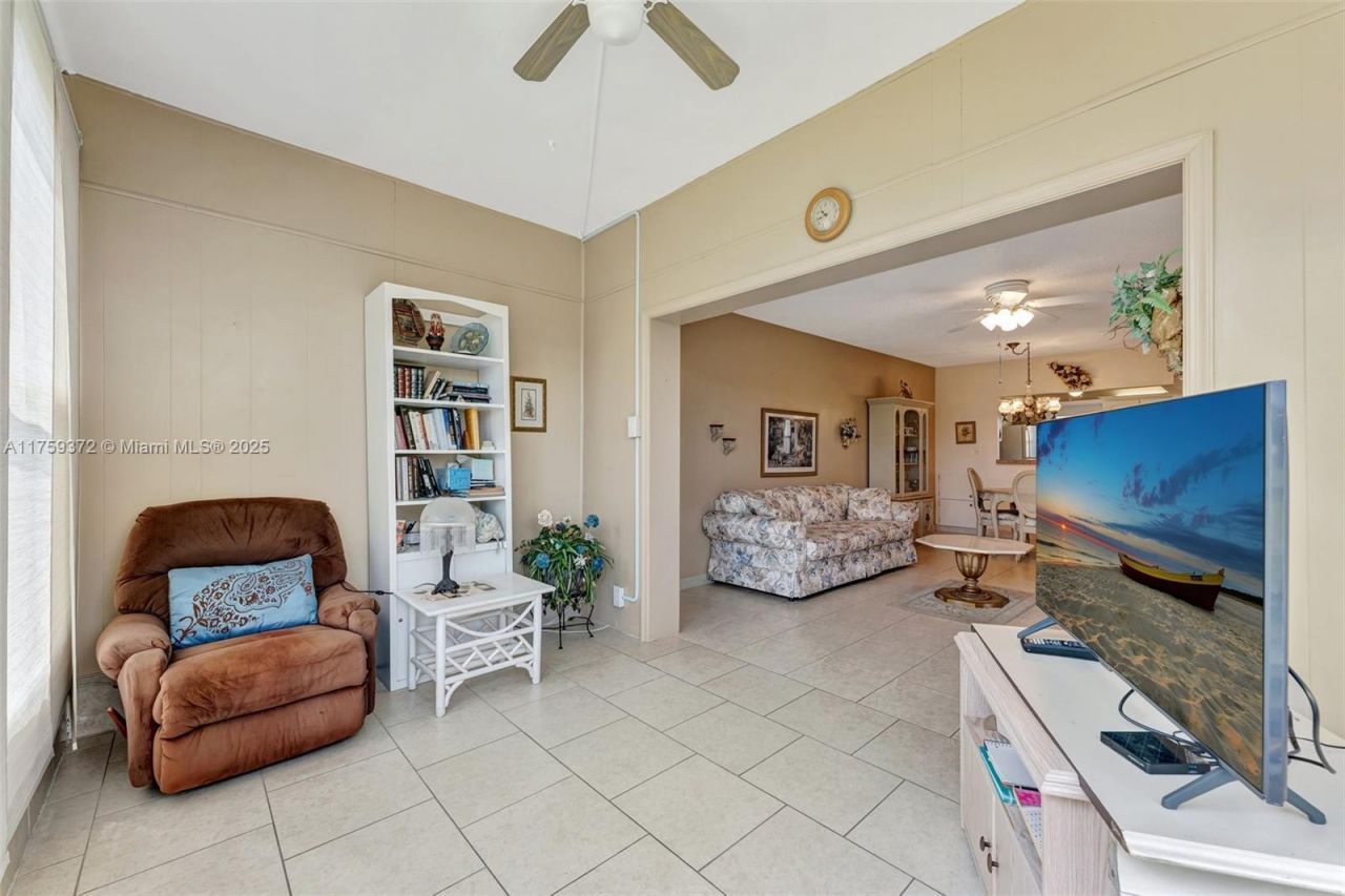 3500 NW 48th Ave, Unit 415, Lauderdale Lakes, FL 33319 Photo