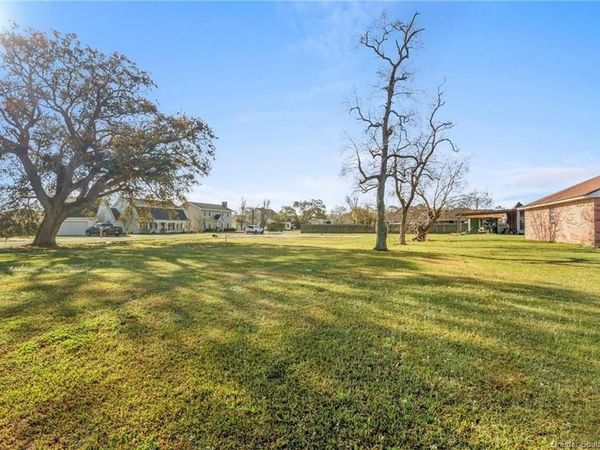 1305 W Mcneese Street W, Lake Charles, LA 70605