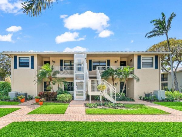 9 Stratford Drive, Unit D, Boynton Beach, FL 33436