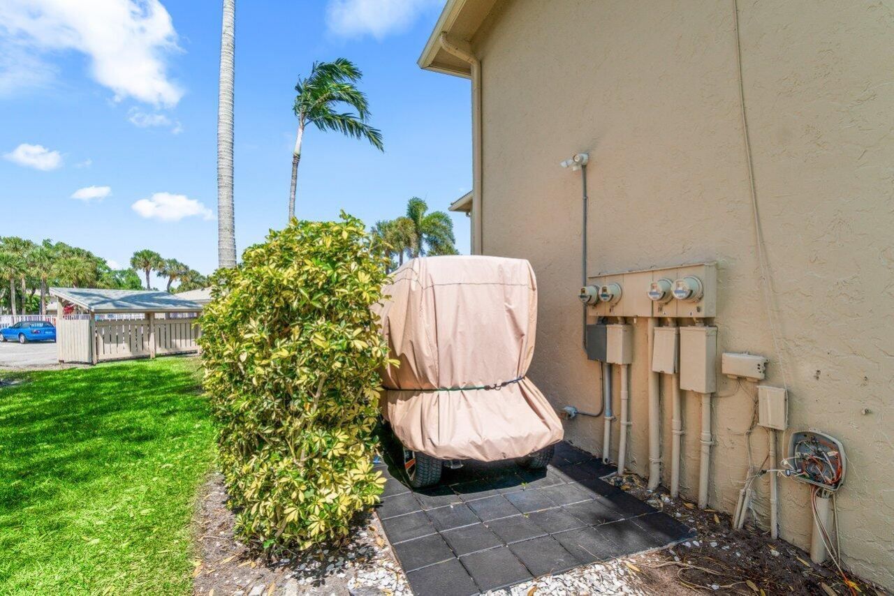9 Stratford Drive, Unit D, Boynton Beach, FL 33436 Photo