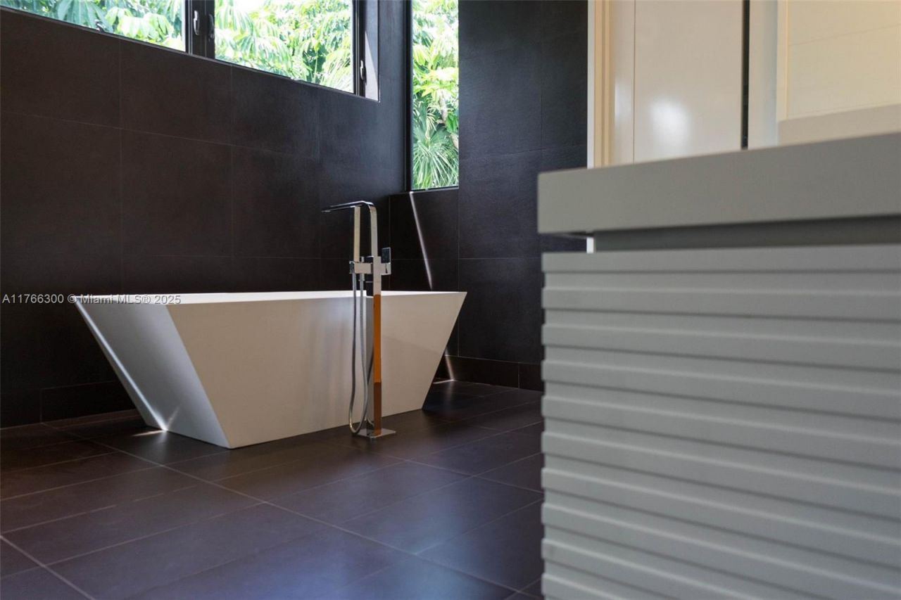 610 Harbor Cir, Key Biscayne, FL 33149 Photo