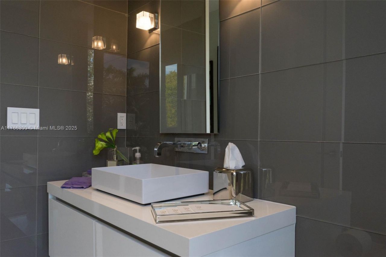 610 Harbor Cir, Key Biscayne, FL 33149 Photo