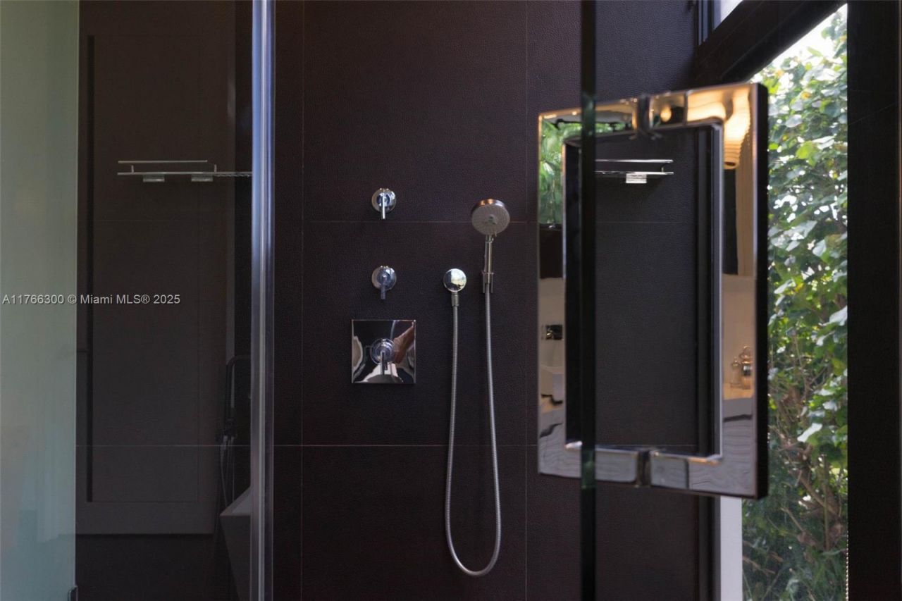 610 Harbor Cir, Key Biscayne, FL 33149 Photo