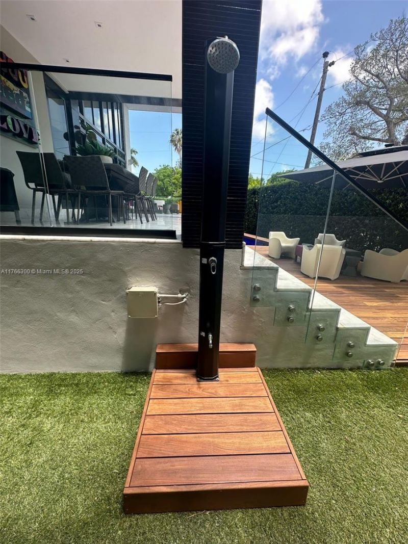 610 Harbor Cir, Key Biscayne, FL 33149 Photo