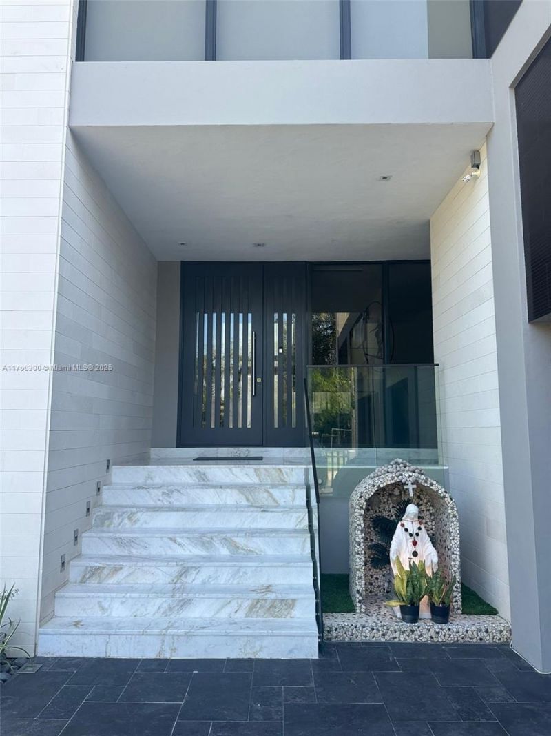 610 Harbor Cir, Key Biscayne, FL 33149 Photo