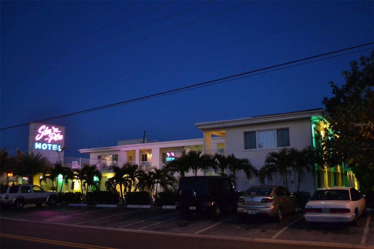 345 Hamden Drive, Clearwater Beach, FL 33767 Photo