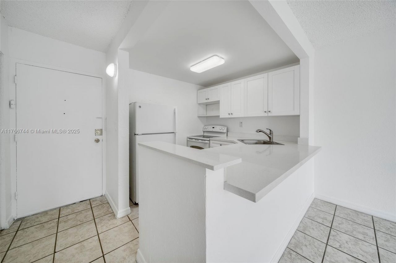 801 NW 47th Ave, Unit 515W, Miami, FL 33126 Photo