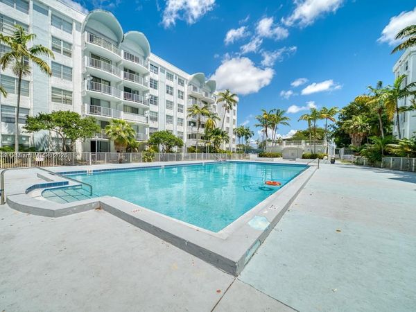 494 NW 165th St Rd, Unit C-205, Miami, FL 33169