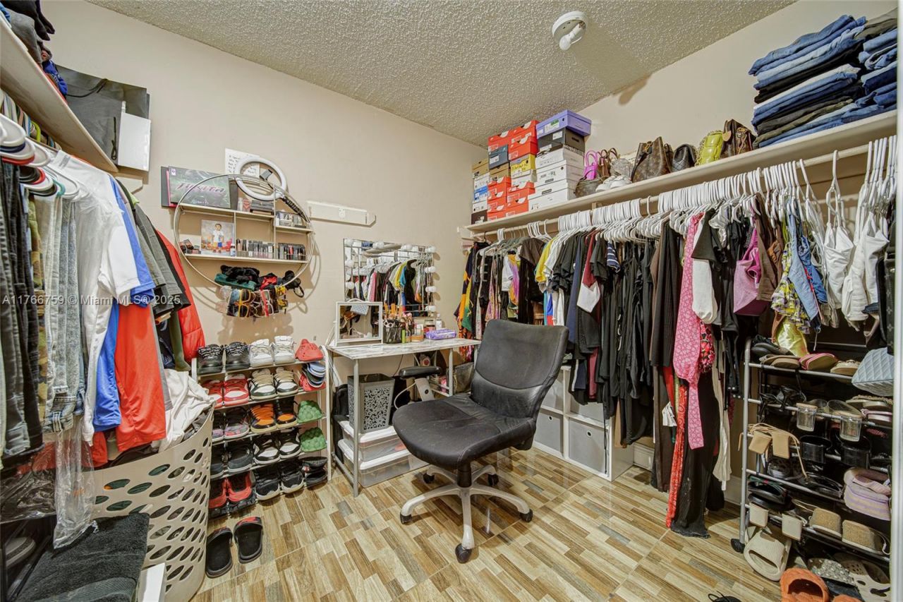 494 NW 165th St Rd, Unit C-205, Miami, FL 33169 Photo