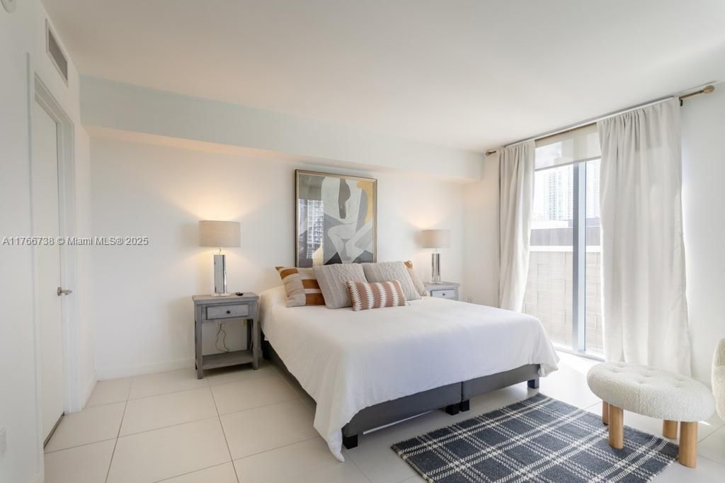 31 SE 6th St, Unit 1601, Miami, FL 33131 Photo