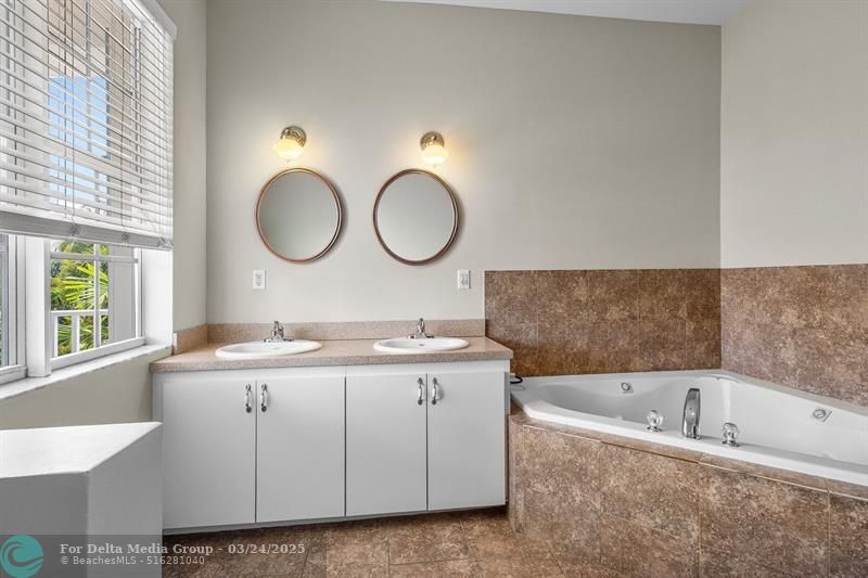 639 NE 17th Way, Fort Lauderdale, FL 33304 Photo