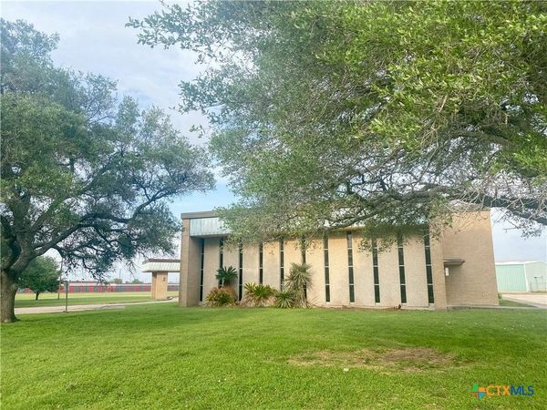 102 S Ben Jordan Street, Victoria, TX 77901