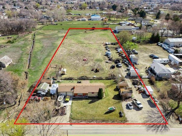 66 N Happy Valley Road, Nampa, ID 83687