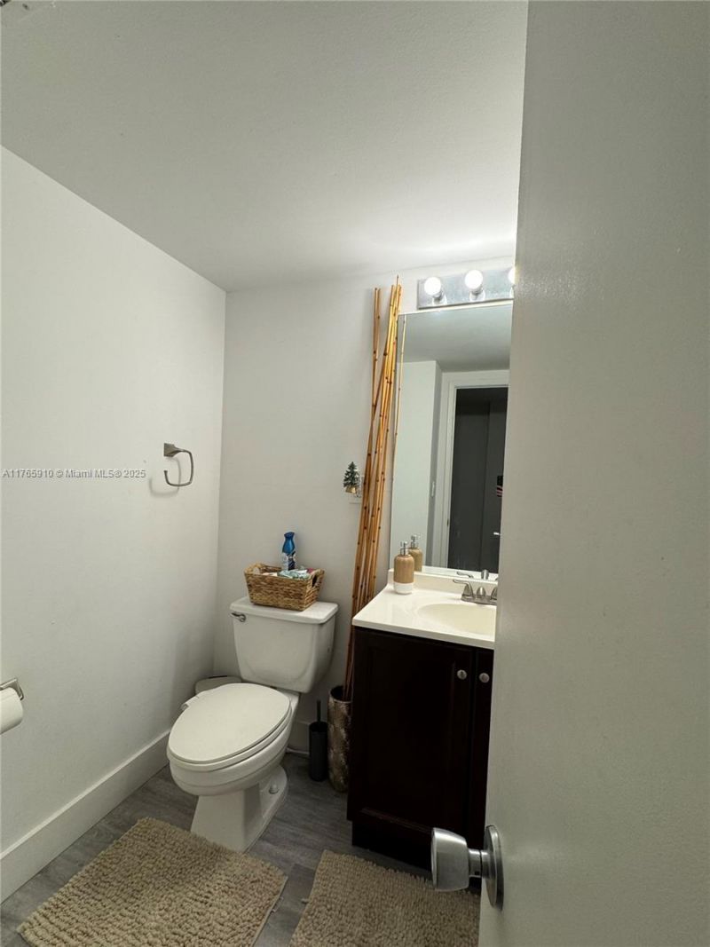 19380 Collins Ave, Unit 410, Sunny Isles Beach, FL 33160 Photo