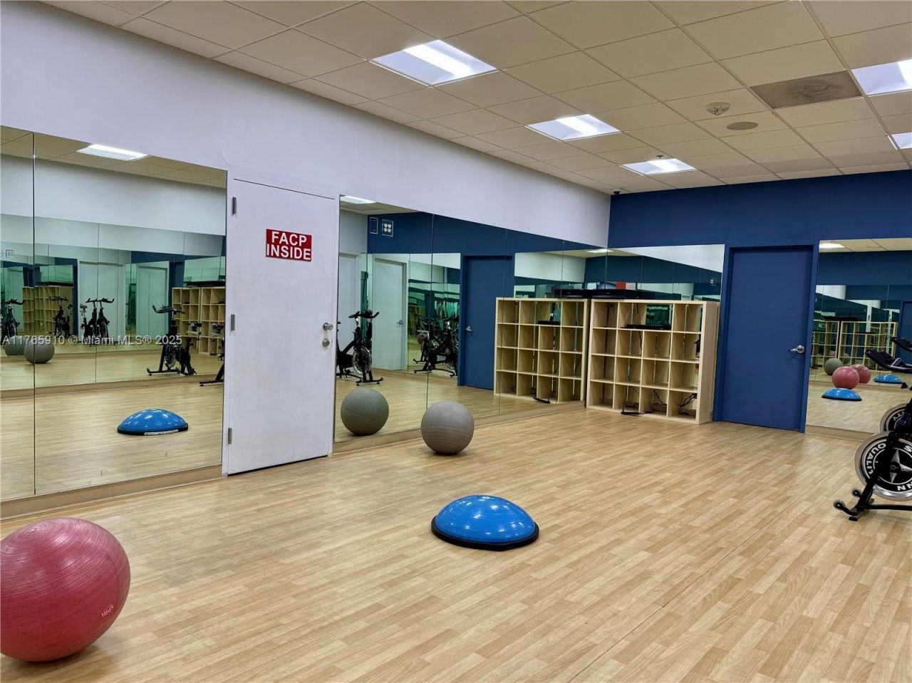 19380 Collins Ave, Unit 410, Sunny Isles Beach, FL 33160 Photo