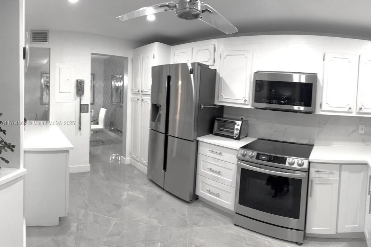 3836 Via Poinciana, Unit 604, Lake Worth, FL 33467 Photo