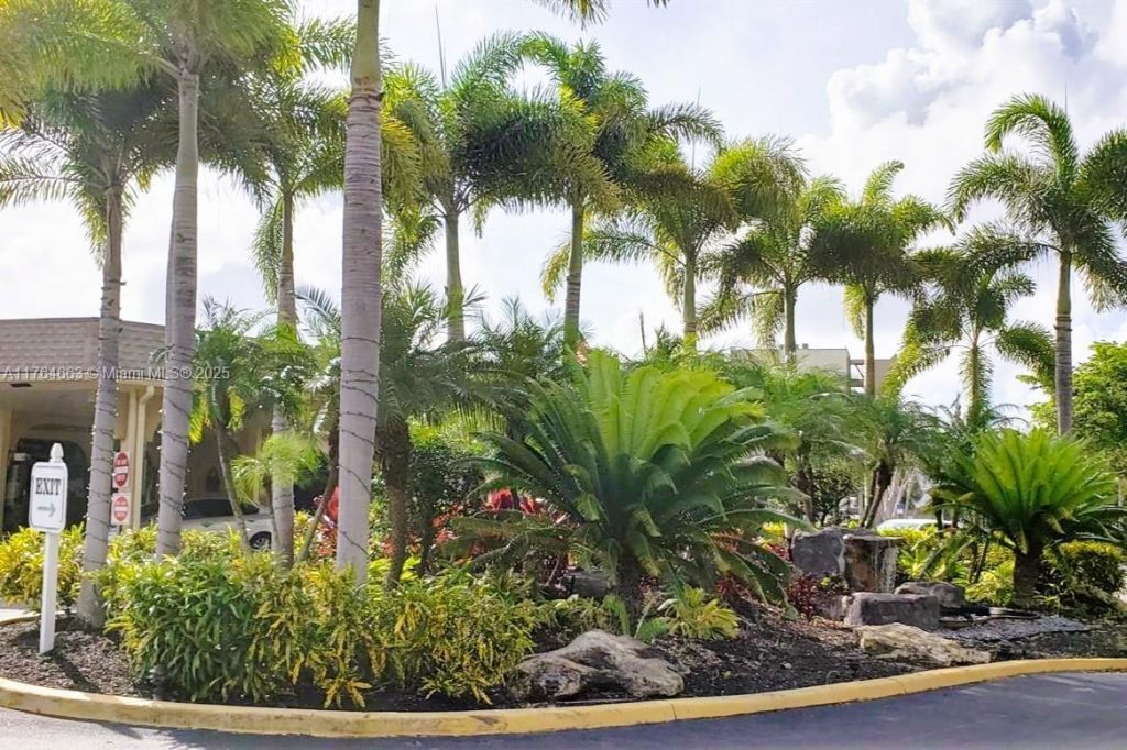 3836 Via Poinciana, Unit 604, Lake Worth, FL 33467 Photo