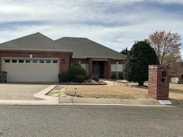 323 OLD HICKORY Street, Hot Springs, AR 71913
