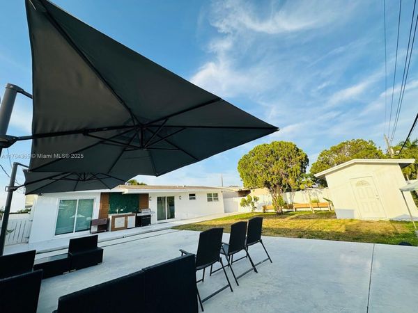 8320 Taft St, Pembroke Pines, FL 33024