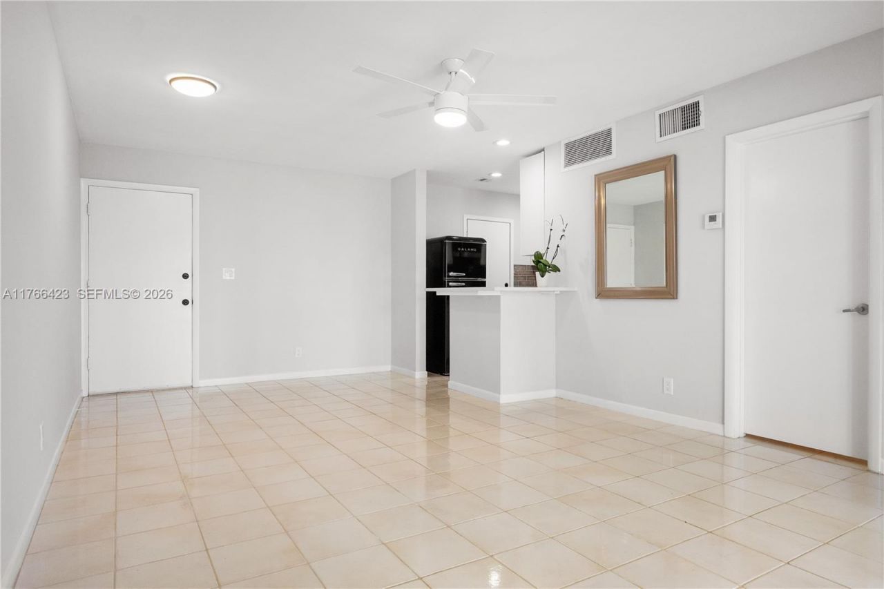 3040 NE 16th Ave, Unit 104, Oakland Park, FL 33334 Photo