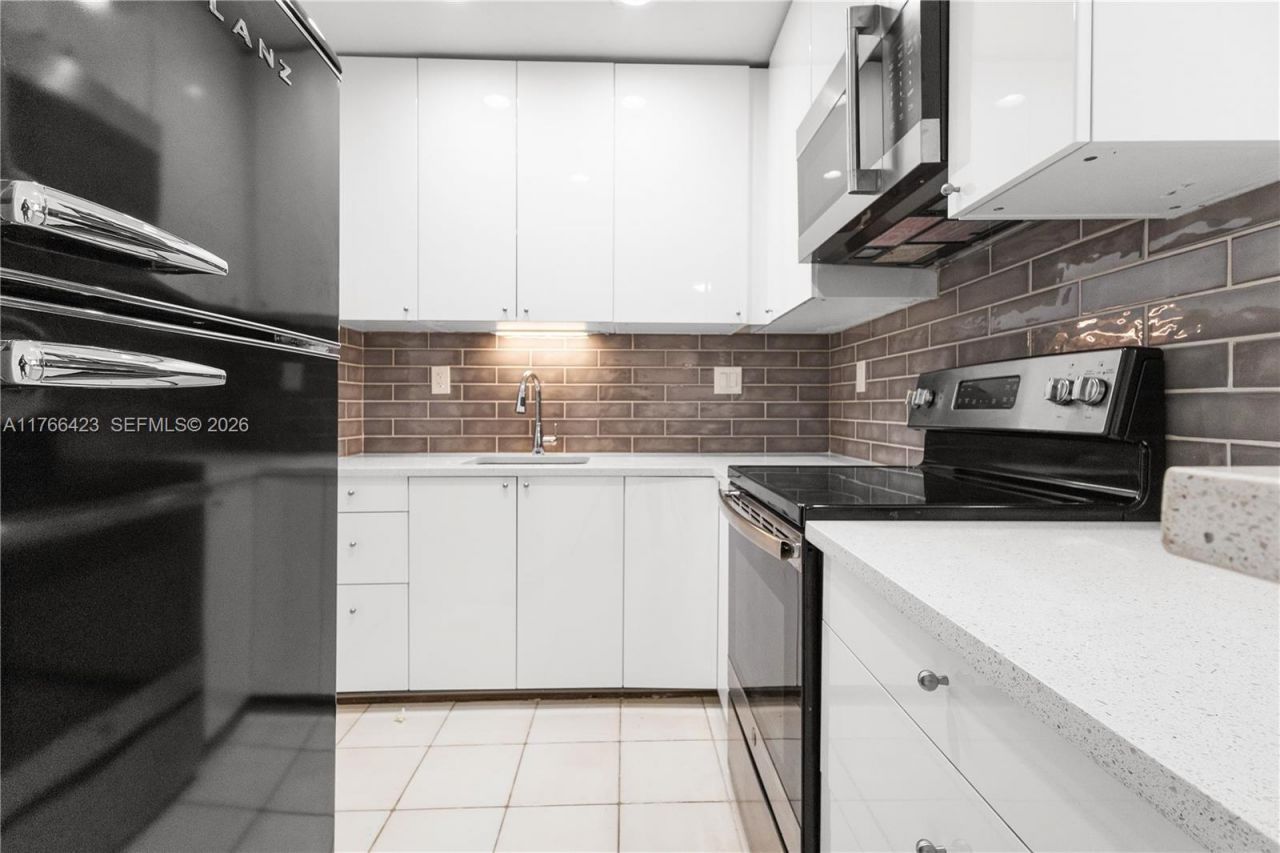 3040 NE 16th Ave, Unit 104, Oakland Park, FL 33334 Photo