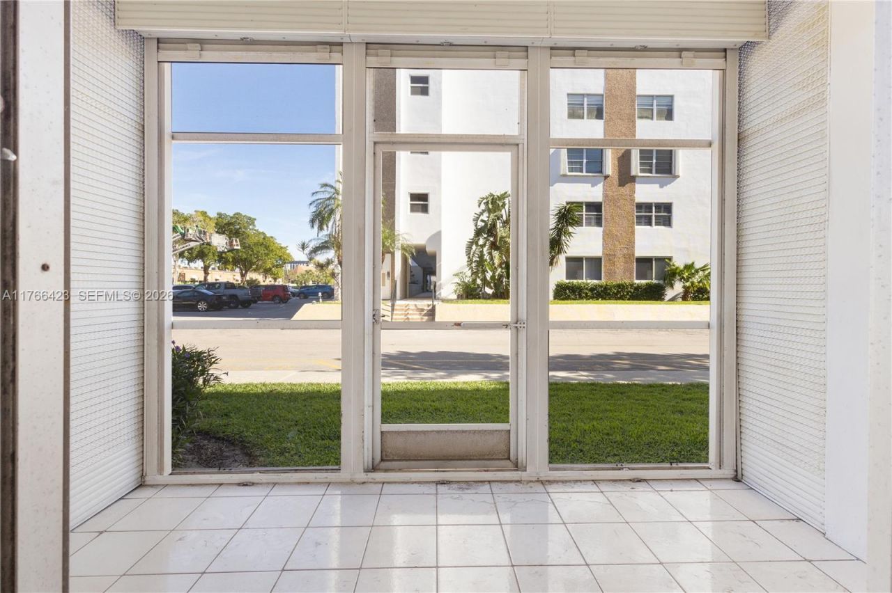 3040 NE 16th Ave, Unit 104, Oakland Park, FL 33334 Photo