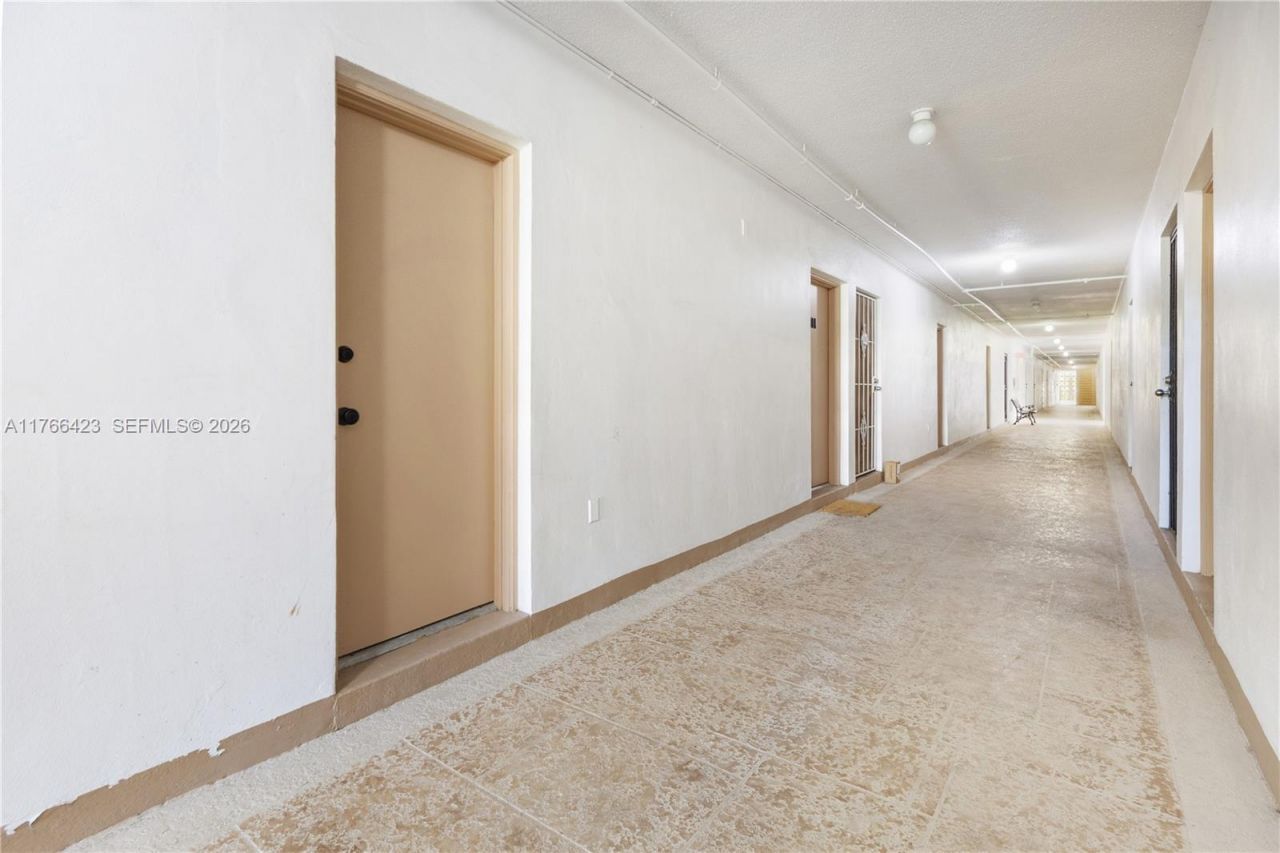 3040 NE 16th Ave, Unit 104, Oakland Park, FL 33334 Photo