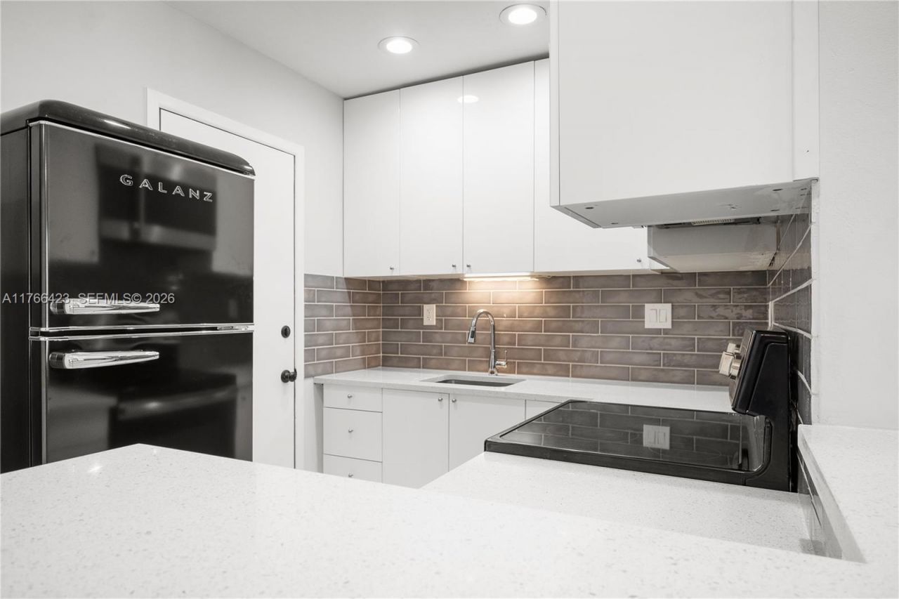 3040 NE 16th Ave, Unit 104, Oakland Park, FL 33334 Photo