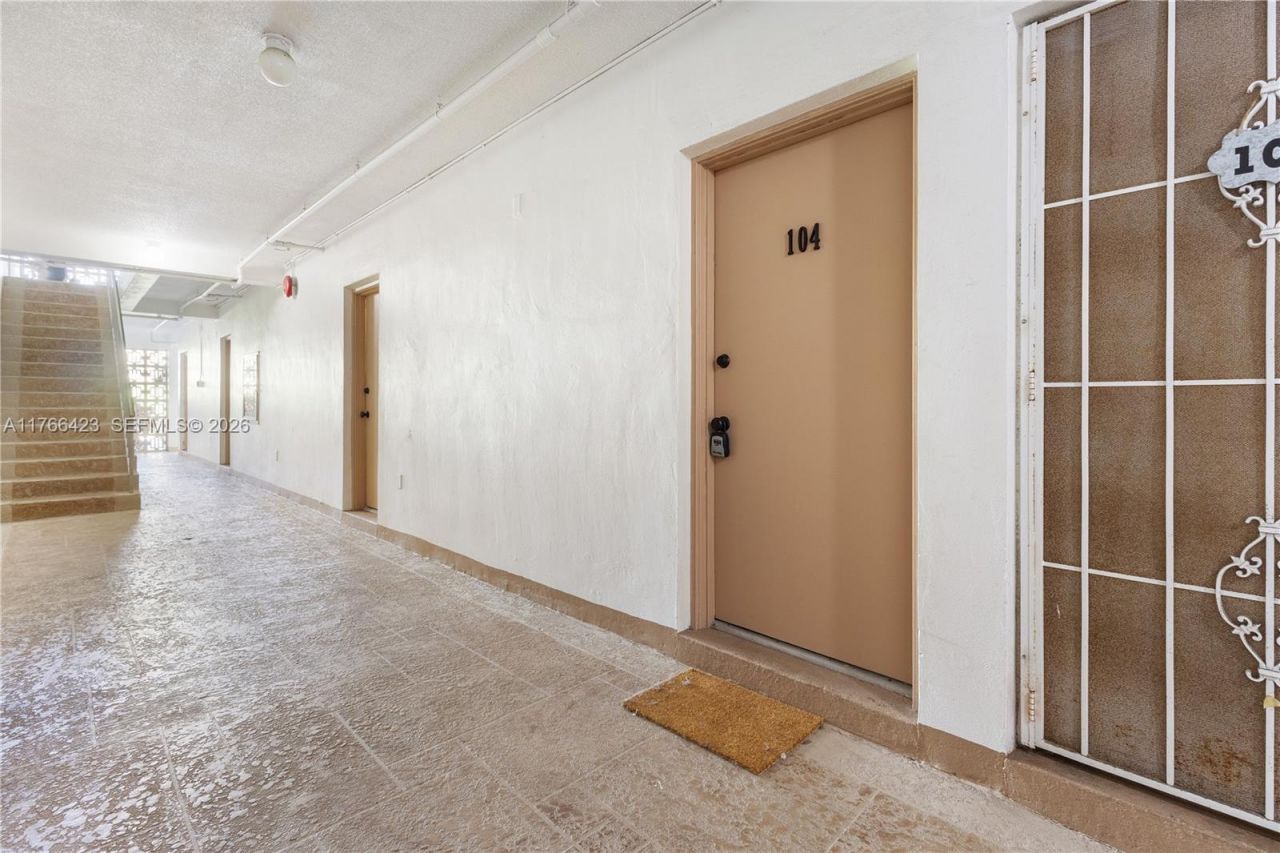 3040 NE 16th Ave, Unit 104, Oakland Park, FL 33334 Photo