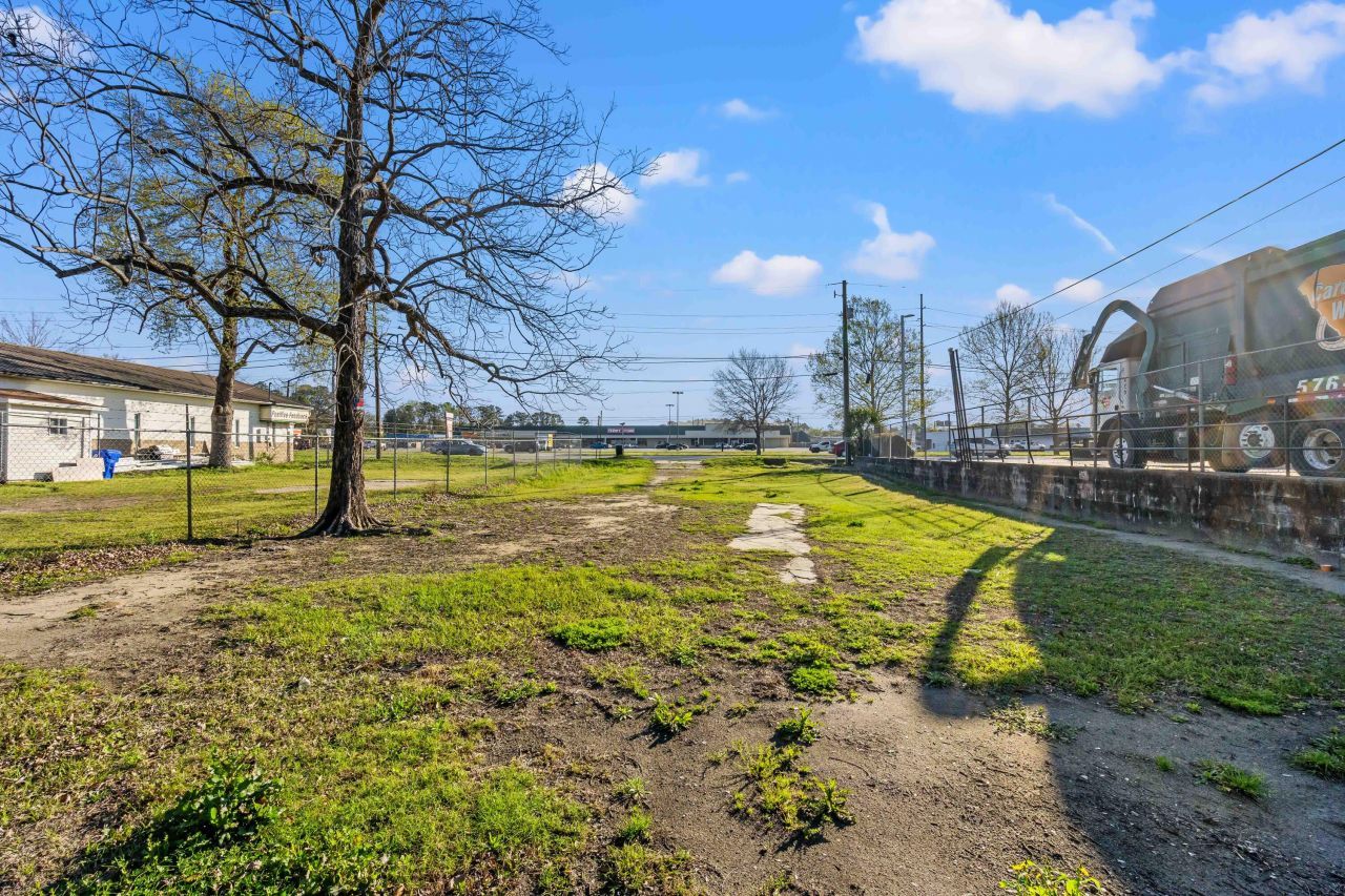 5259 Rivers Avenue Photo 7