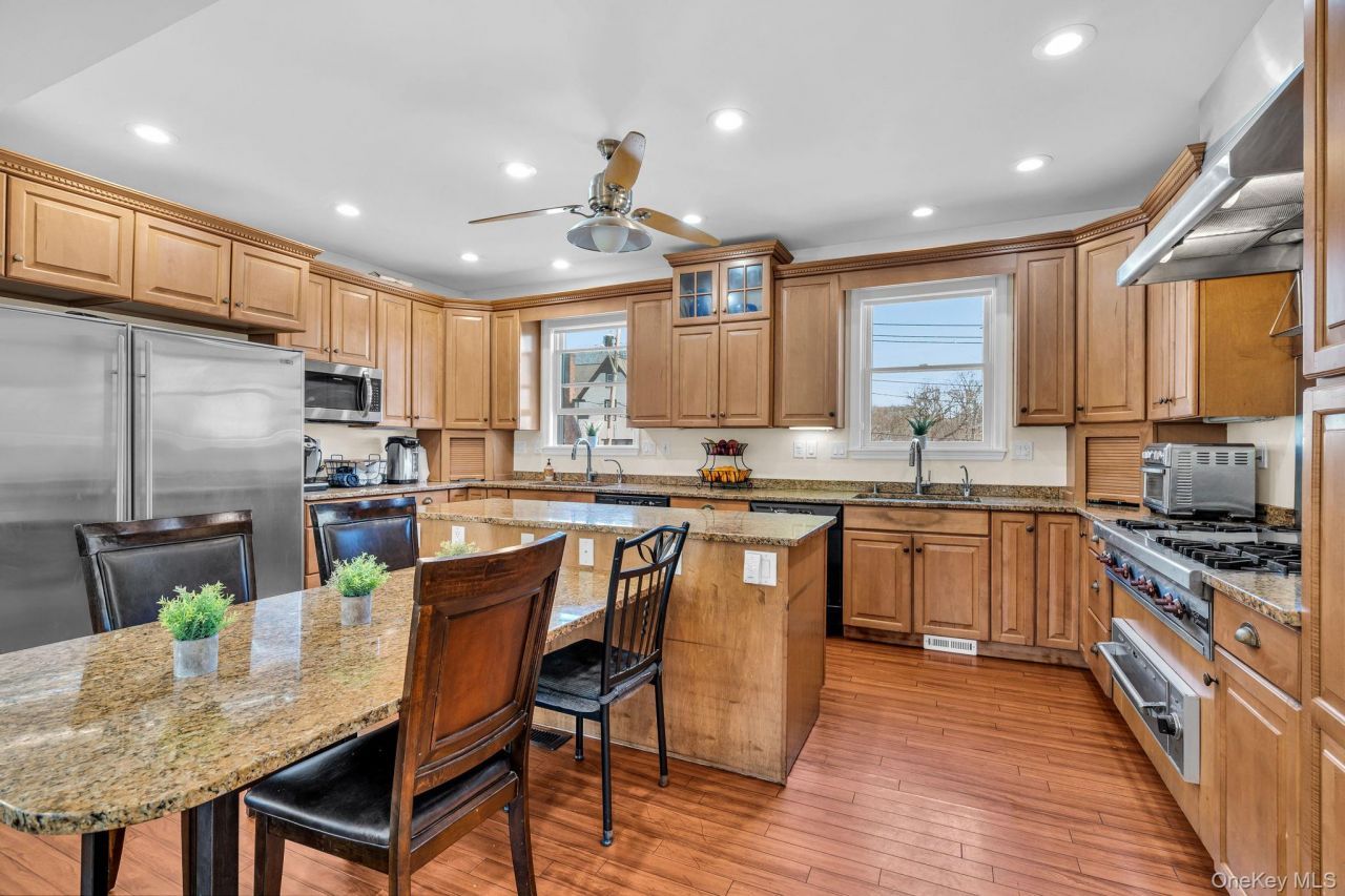 27 Overlook Road, White Plains, NY 10605 Main Photo