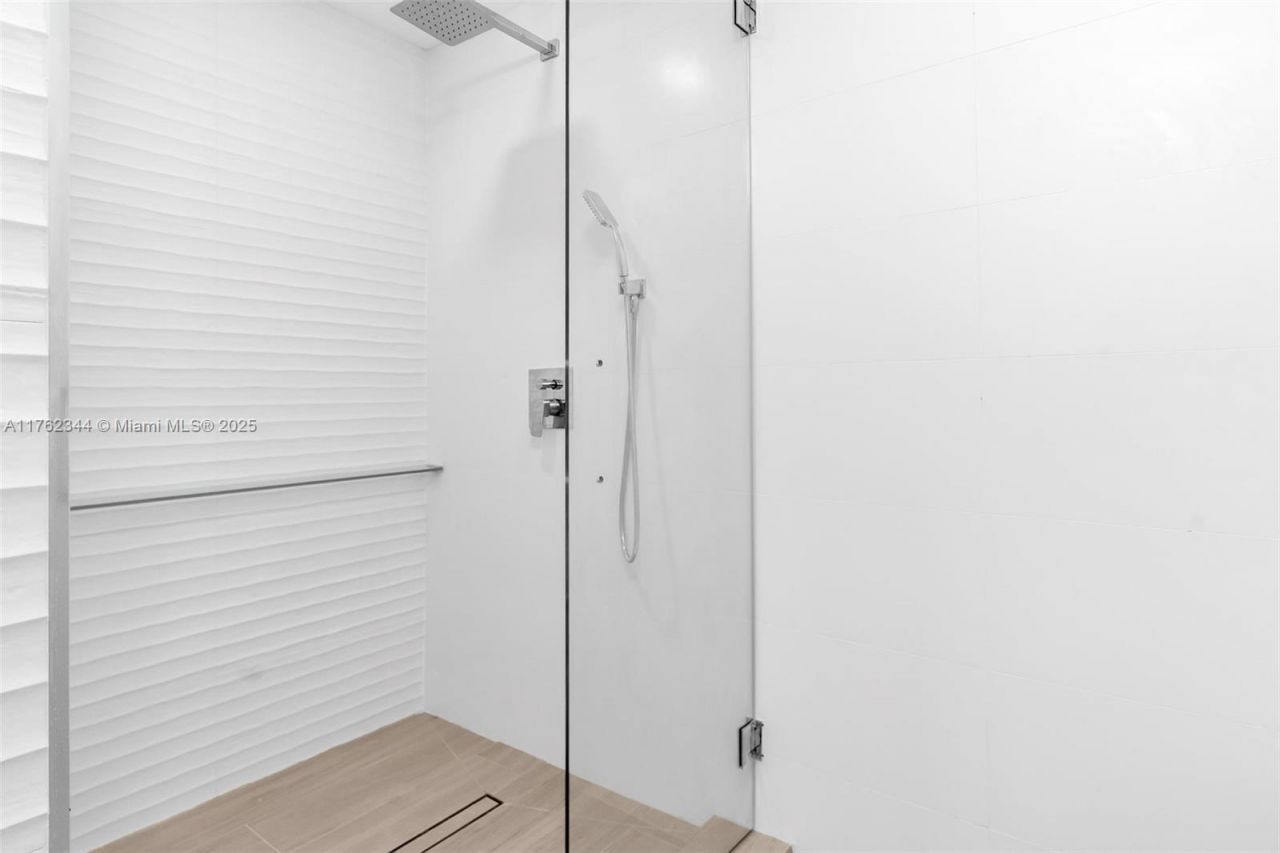 5255 Collins Ave, Unit 9B, Miami Beach, FL 33140 Photo