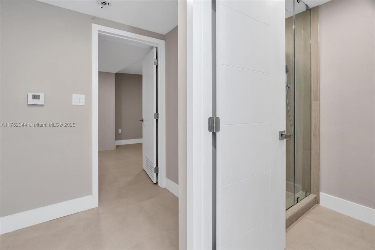 5255 Collins Ave, Unit 9B, Miami Beach, FL 33140 Photo