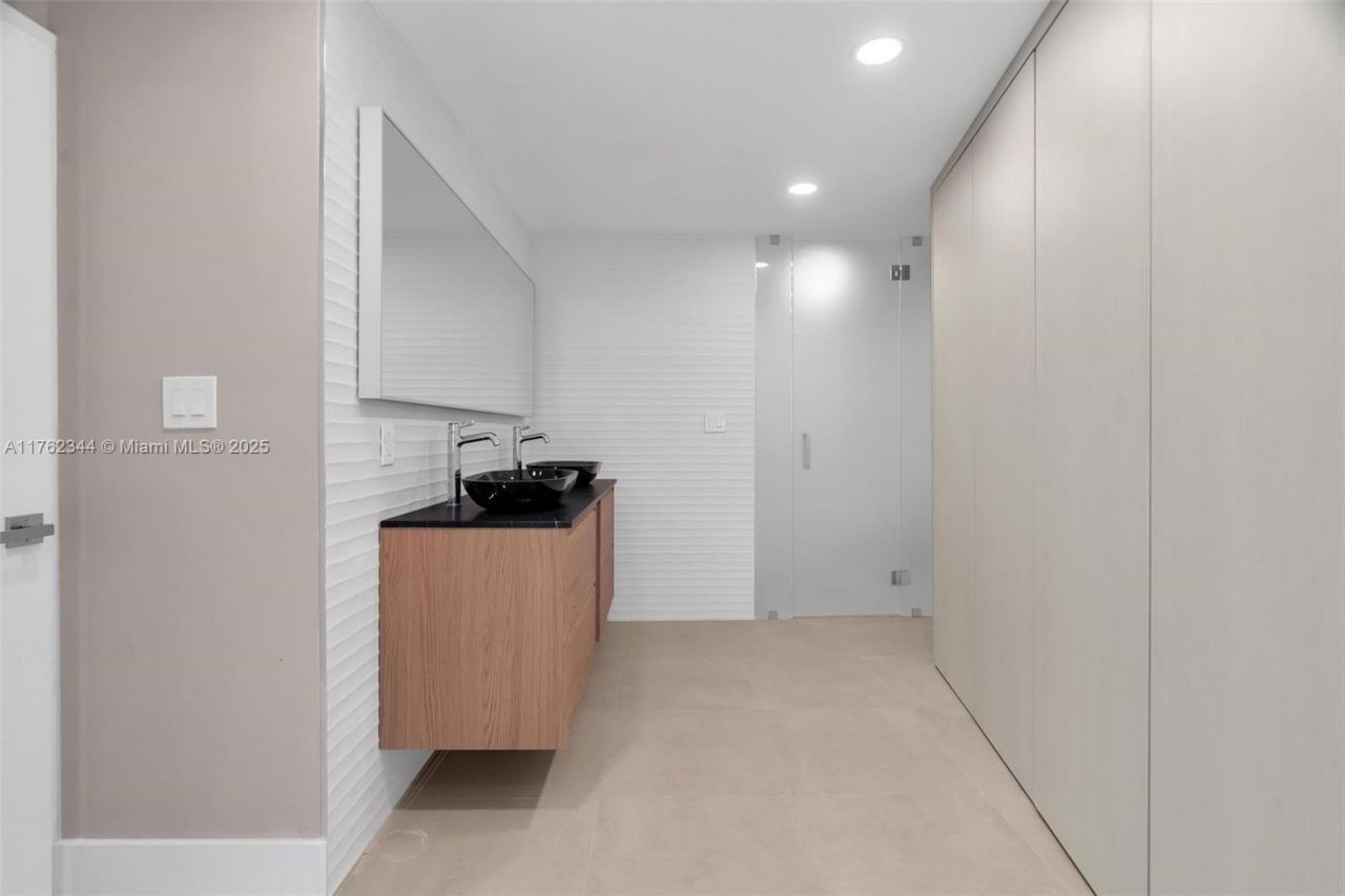 5255 Collins Ave, Unit 9B, Miami Beach, FL 33140 Photo