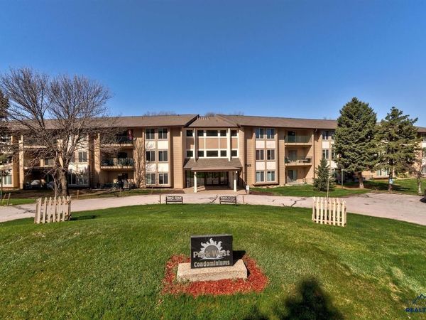 3964 FAIRWAY HILLS DR, Rapid City, SD 57702