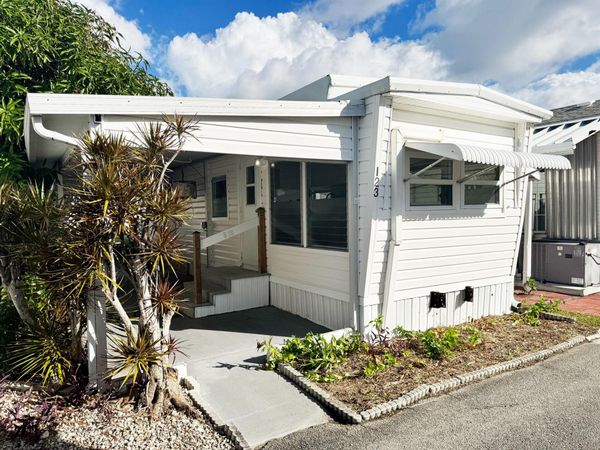 23 Hibiscus Drive, Unit I, Briny Breezes, FL 33435