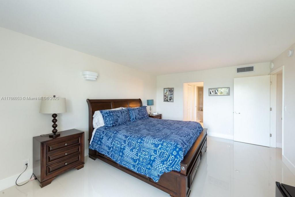 100 NE Bayview Dr, Unit 226, Sunny Isles Beach, FL 33160 Photo