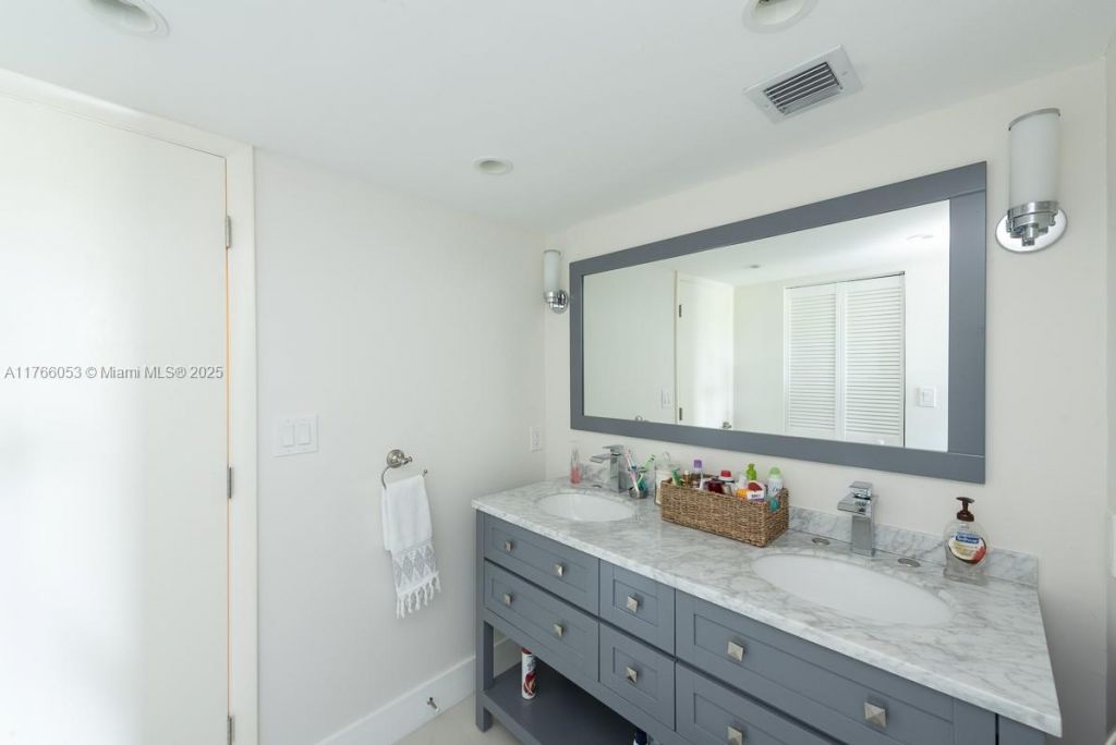 100 NE Bayview Dr, Unit 226, Sunny Isles Beach, FL 33160 Photo