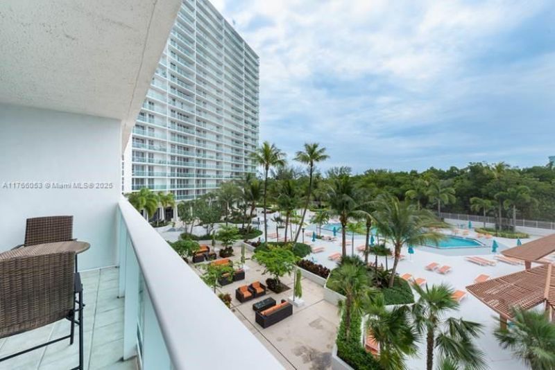 100 NE Bayview Dr, Unit 226, Sunny Isles Beach, FL 33160 Photo