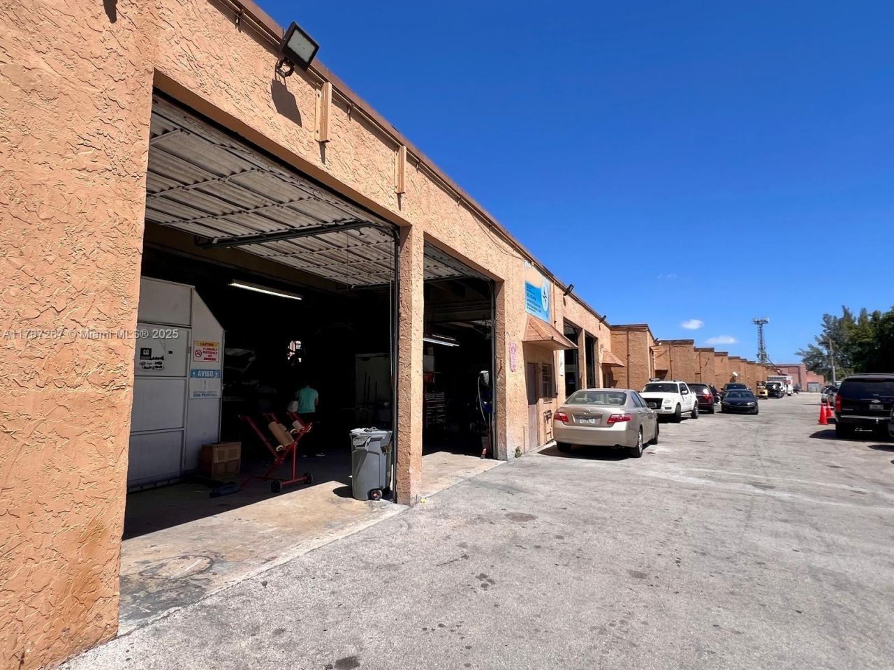 Body Shop Business For Sale, Hialeah, FL 33014 Photo