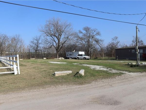 310 W Burleson, Mart, TX 76664