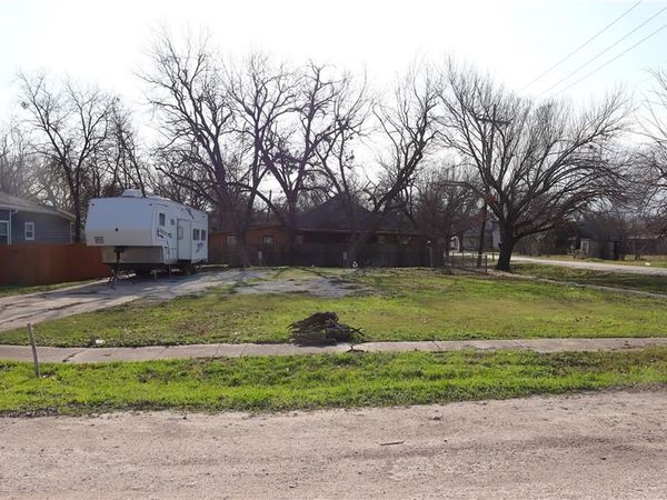 502 E Navarro Street, Mart, TX 76664