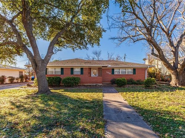 1312 W 3rd Street, McGregor, TX 76657