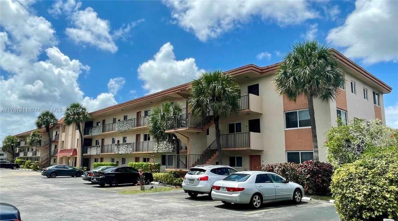 5945 Del Lago Cir, Unit 307, Sunrise, FL 33313 Photo