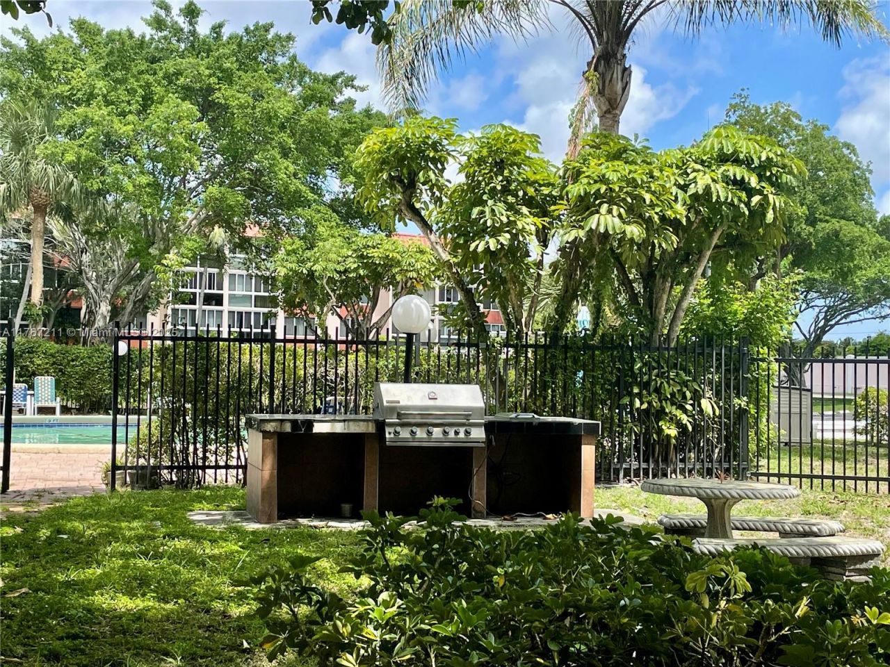 5945 Del Lago Cir, Unit 307, Sunrise, FL 33313 Photo