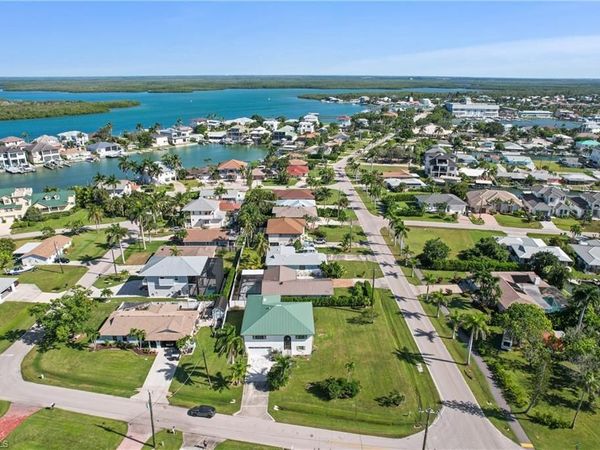 103 Tahiti CIR, NAPLES, FL 34113