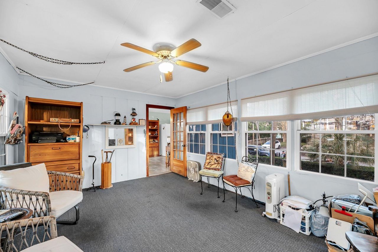 702 E Erie Avenue Photo 31